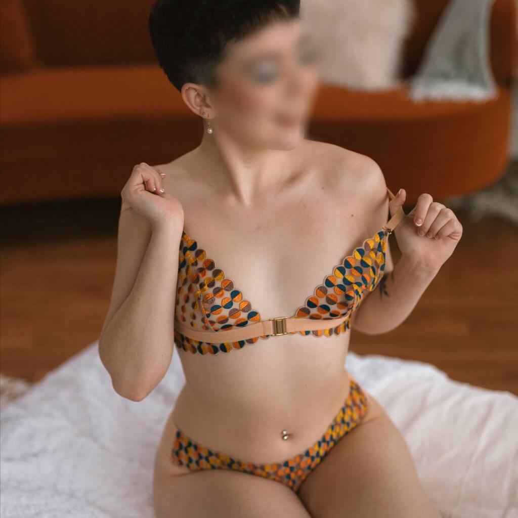 Vienna Banks is Female Escorts. | Victoria | British Columbia | Canada | EscortsLiaison