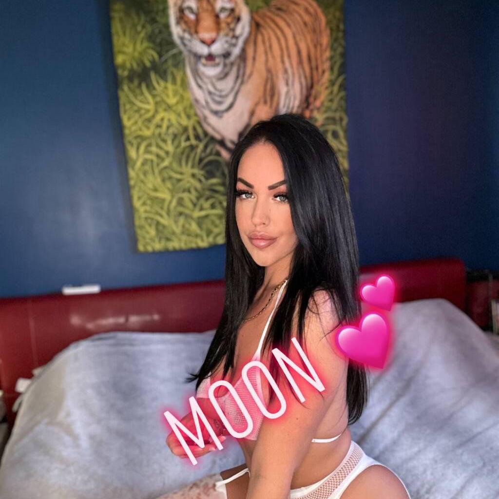 Moon is Female Escorts. | Toronto | Ontario | Canada | EscortsLiaison