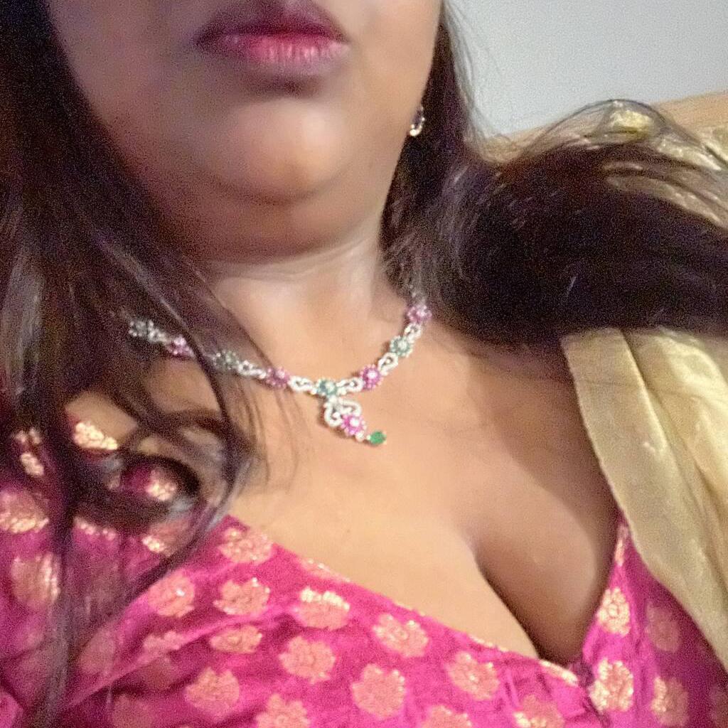 Nandhini is Female Escorts. | Toronto | Ontario | Canada | EscortsLiaison