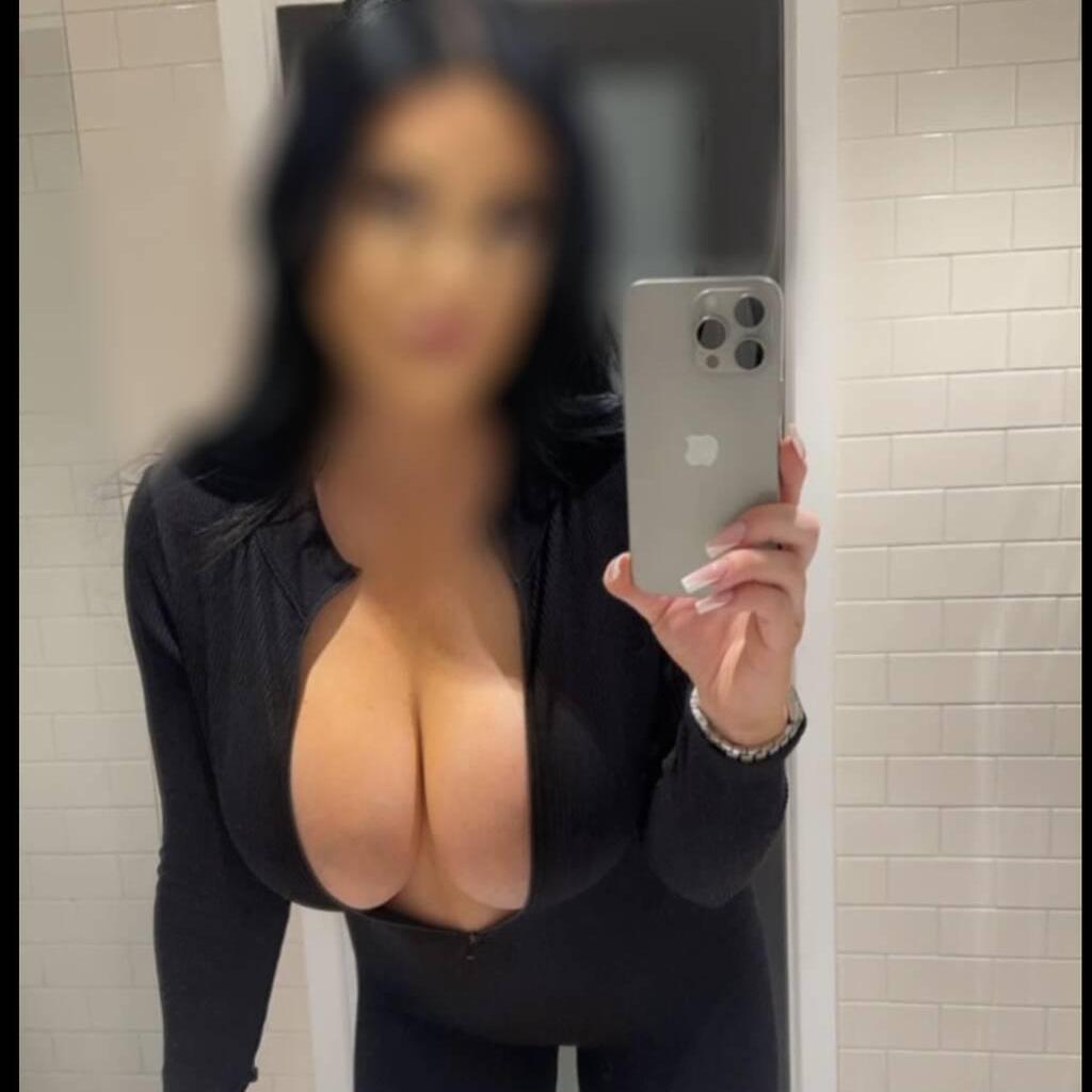 Mia is Female Escorts. | Barrie | Ontario | Canada | EscortsLiaison