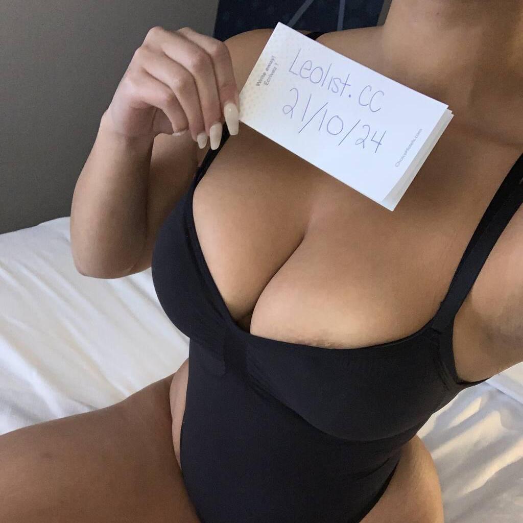 Nora is Female Escorts. | Barrie | Ontario | Canada | EscortsLiaison