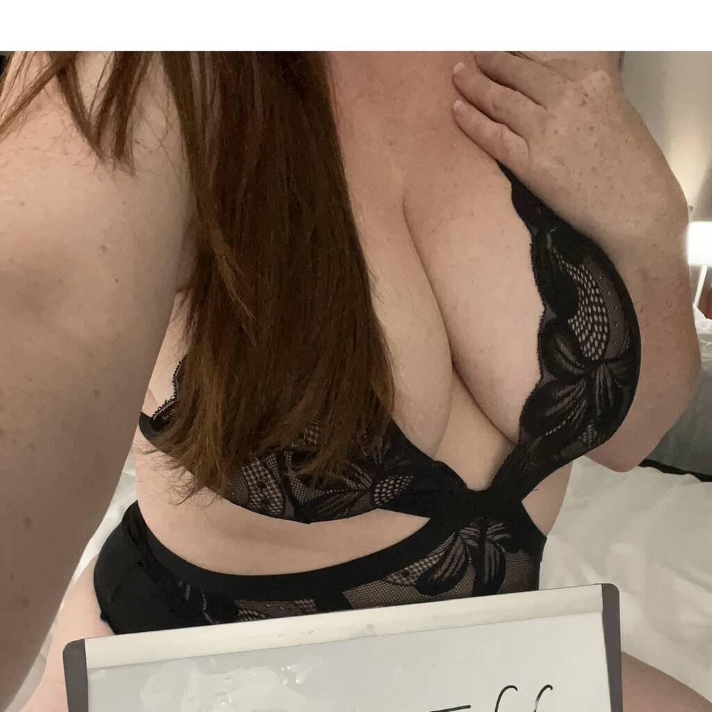 Molly is Female Escorts. | London | Ontario | Canada | EscortsLiaison