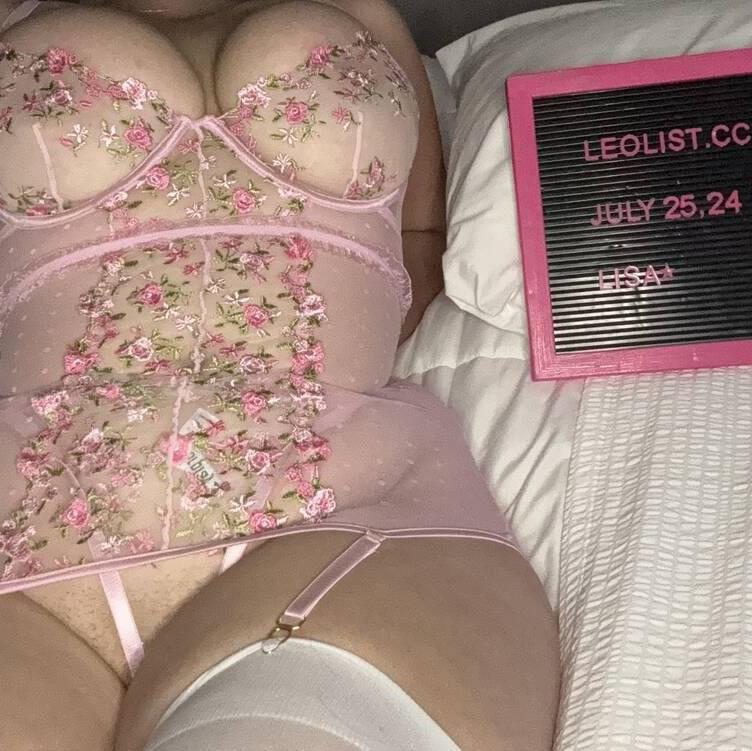 Lisa is Female Escorts. | Hamilton | Ontario | Canada | EscortsLiaison