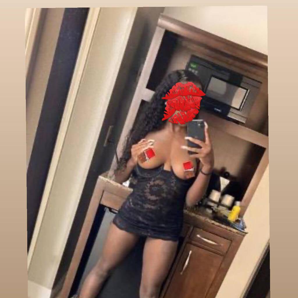 Crystaal is Female Escorts. | Barrie | Ontario | Canada | EscortsLiaison