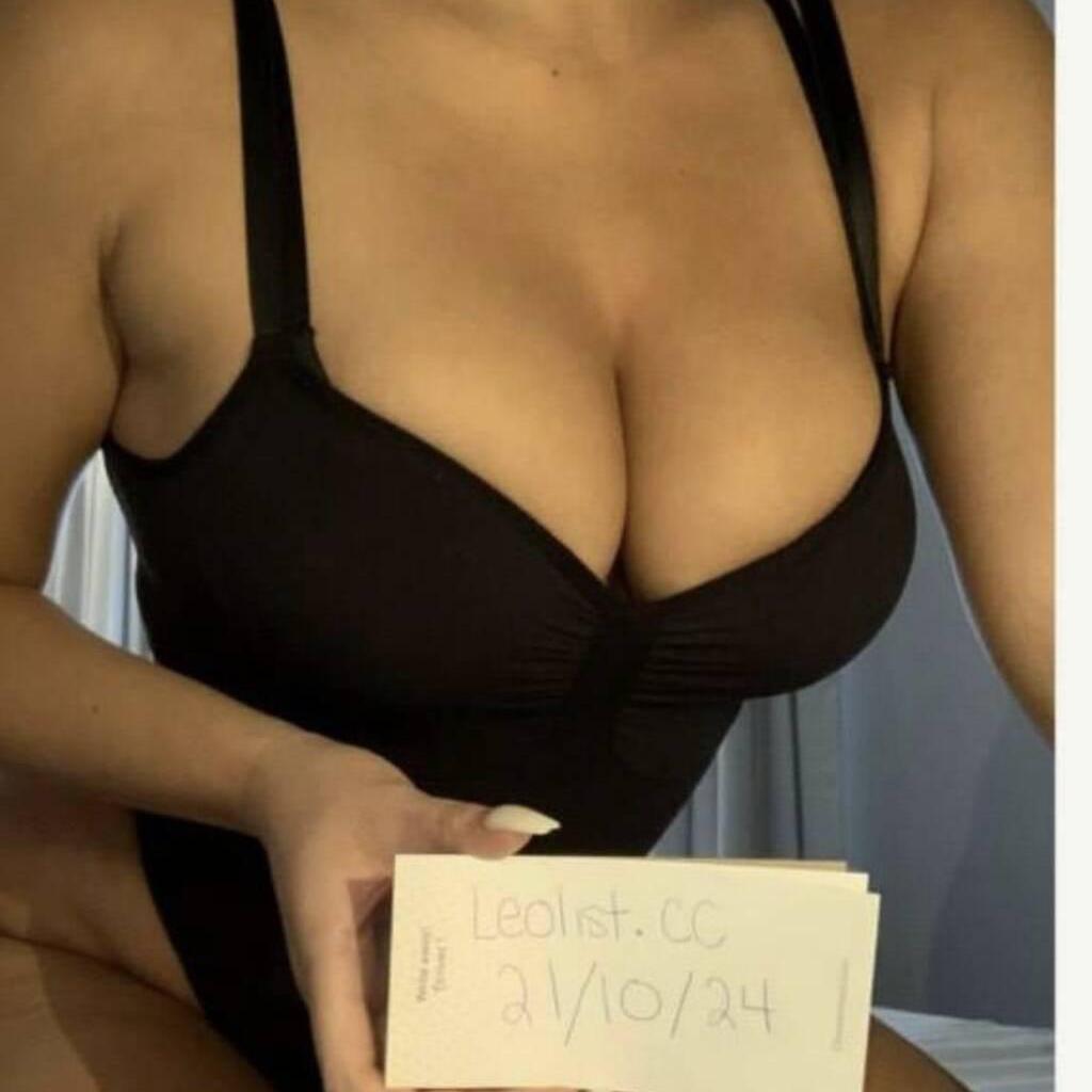 Veronica is Female Escorts. | windsor | Ontario | Canada | EscortsLiaison