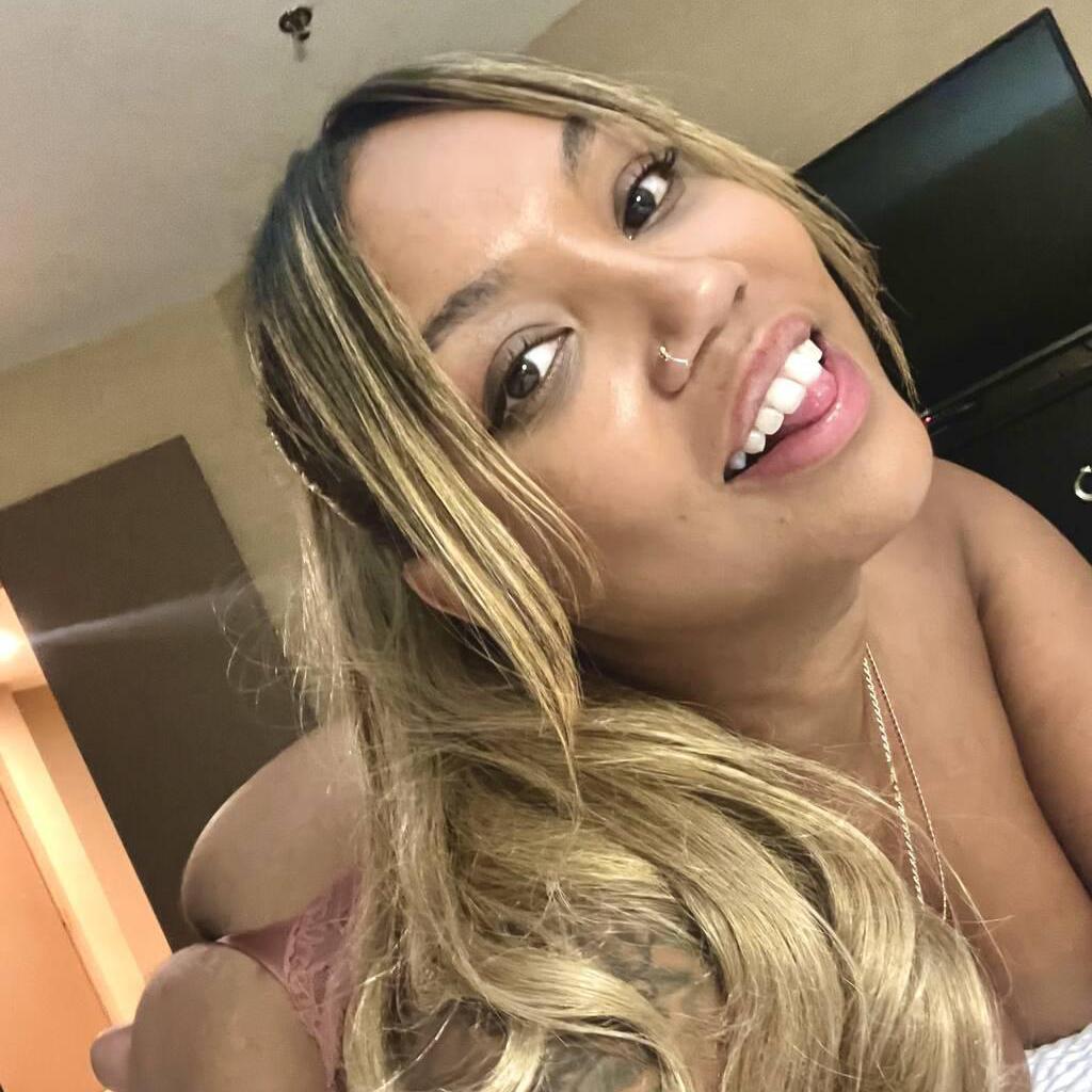 Carmella is Female Escorts. | Hamilton | Ontario | Canada | EscortsLiaison