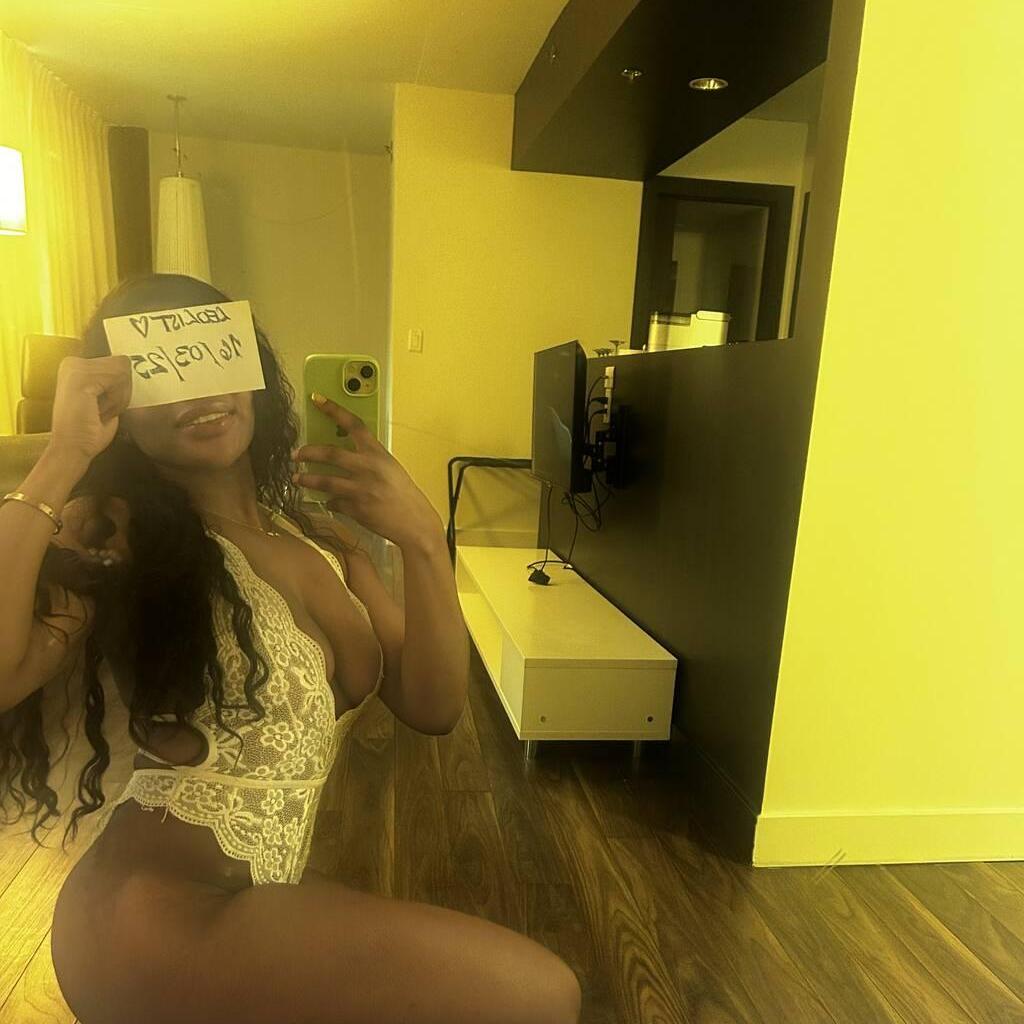 
                        Alyssa
                     is Female Escorts. | Montreal | Quebec | Canada | EscortsLiaison