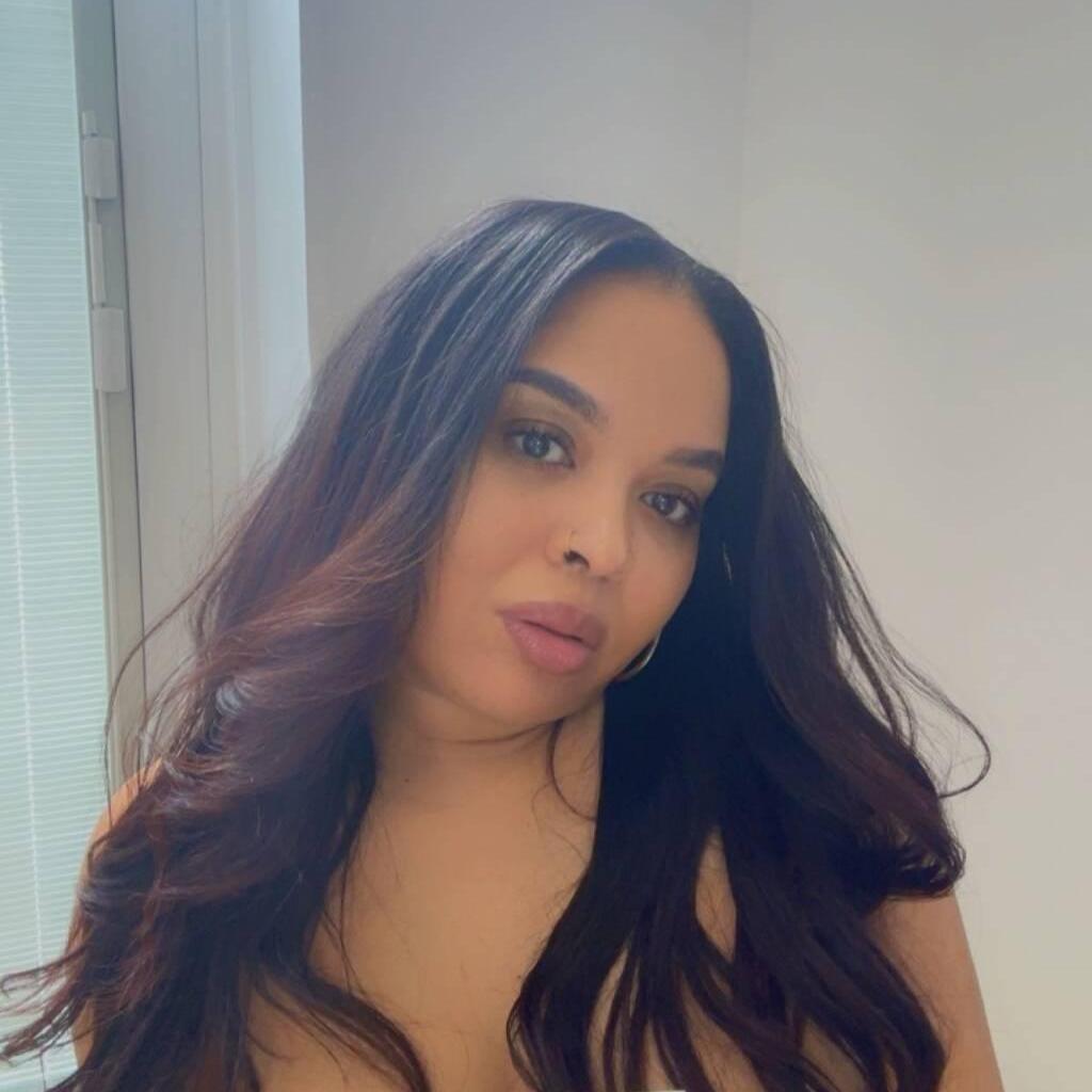 
                        LUNA VENEZOLANA
                     is Female Escorts. | windsor | Ontario | Canada | EscortsLiaison