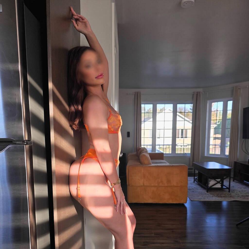 
                        Emma Delarose
                     is Female Escorts. | Winnipeg | Manitoba | Canada | EscortsLiaison