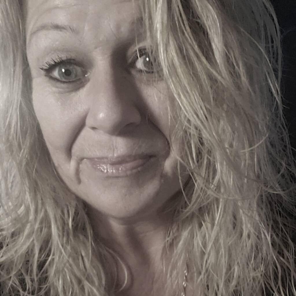 
                        MZ.EVE  -  CÃṢĤ ÔŇĽỲ
                     is Female Escorts. | Thunder Bay | Ontario | Canada | EscortsLiaison