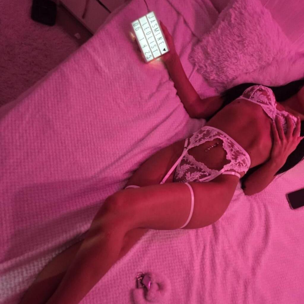 
                        Jasmine
                     is Female Escorts. | Abbotsford | British Columbia | Canada | EscortsLiaison