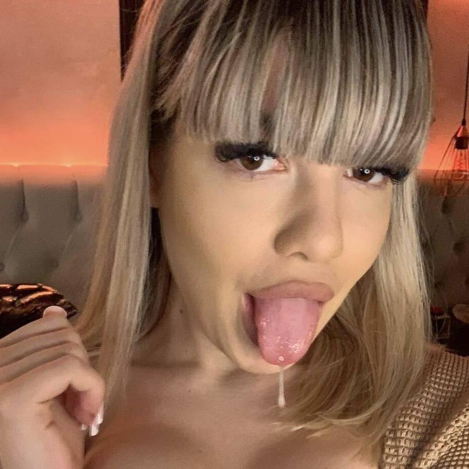 
                        Iris
                     is Female Escorts. | Ottawa | Ontario | Canada | EscortsLiaison