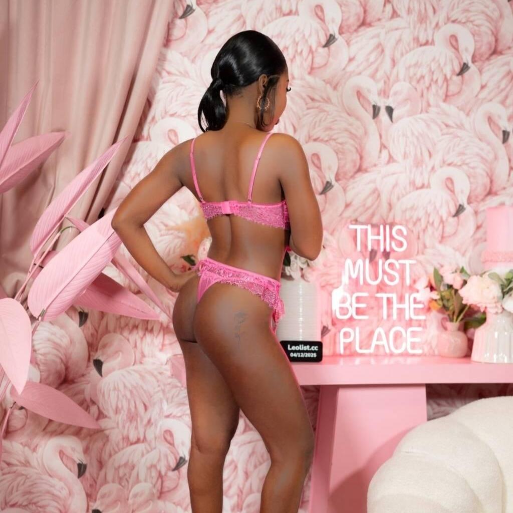 
                        Léna
                     is Female Escorts. | Toronto | Ontario | Canada | EscortsLiaison