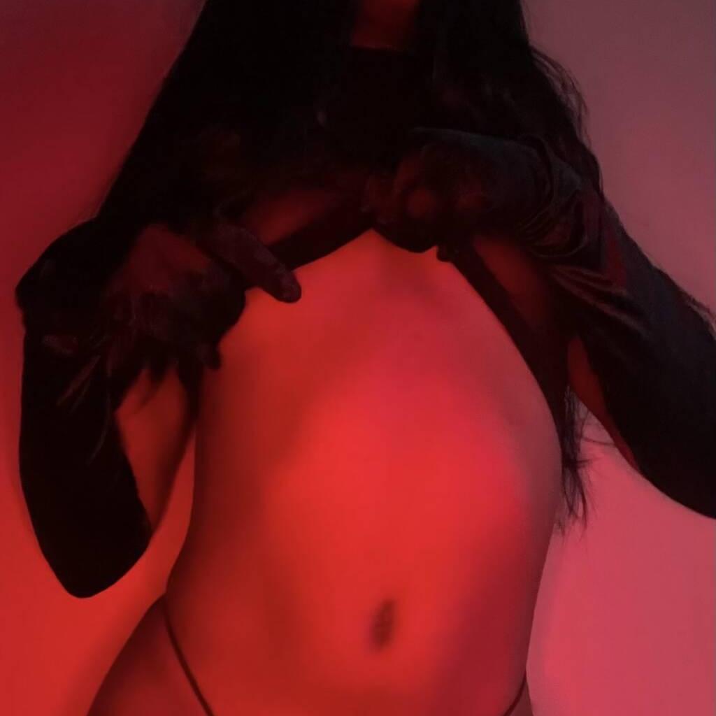 
                        Mona
                     is Female Escorts. | windsor | Ontario | Canada | EscortsLiaison