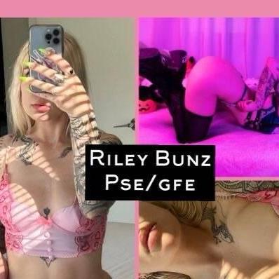 
                        Riley Bunz
                     is Female Escorts. | Vancouver | British Columbia | Canada | EscortsLiaison