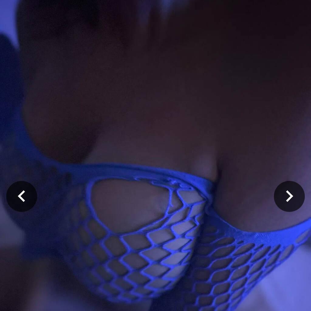 
                        Emma
                     is Female Escorts. | Montreal | Quebec | Canada | EscortsLiaison