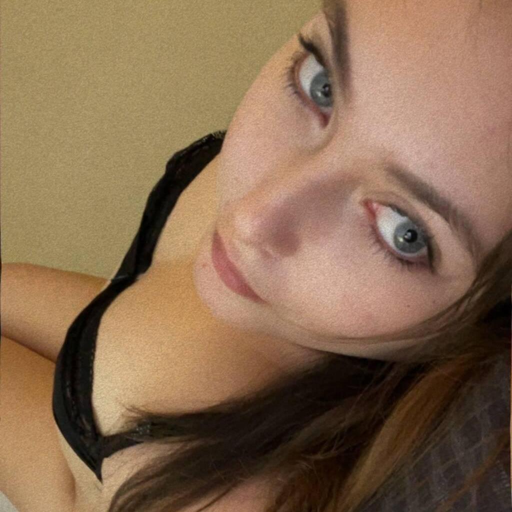 
                        Krystal
                     is Female Escorts. | Kingston | Ontario | Canada | EscortsLiaison