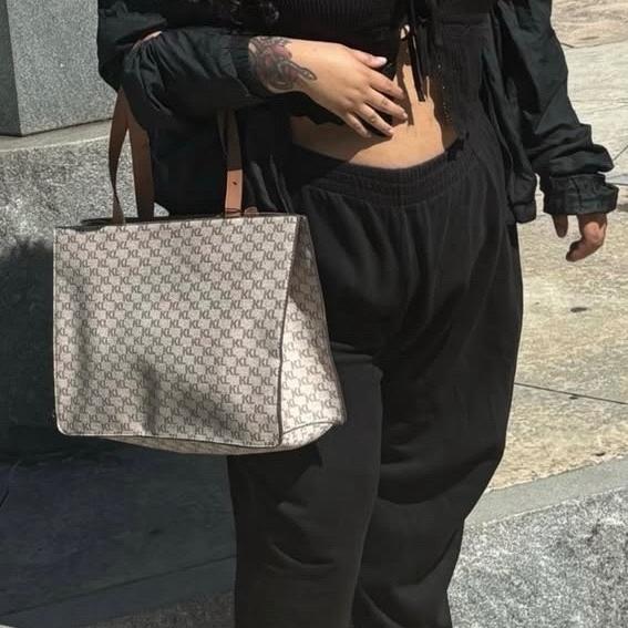  is Female Escorts. | Hickory | North Carolina | United States | EscortsLiaison