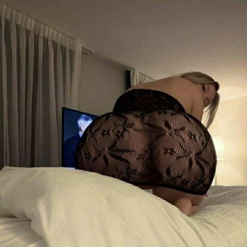 
                        Ella
                     is Female Escorts. | belleville | Ontario | Canada | EscortsLiaison