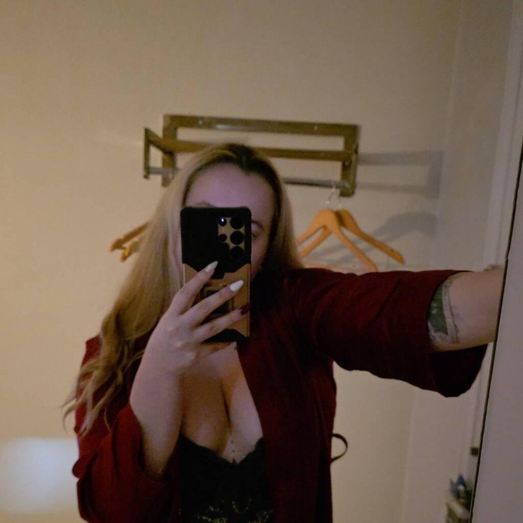 
                        Catherine
                     is Female Escorts. | Winnipeg | Manitoba | Canada | EscortsLiaison