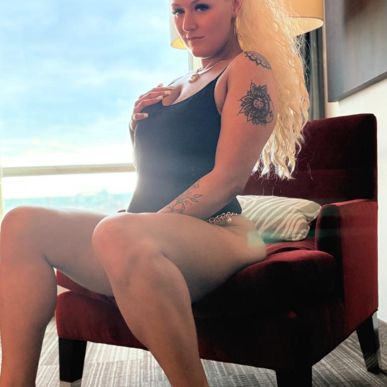  is Female Escorts. | Des moines | Iowa | United States | EscortsLiaison