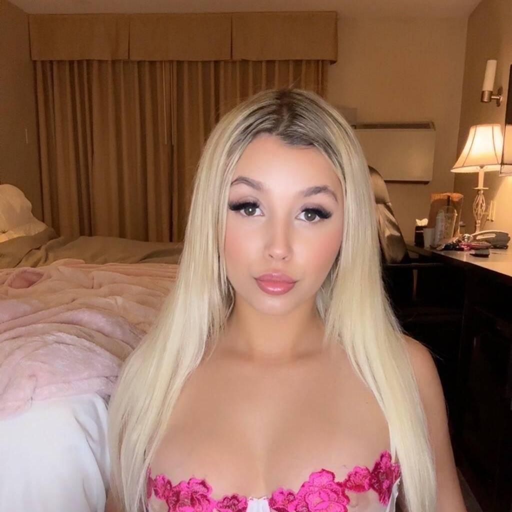 
                        Hailey
                     is Female Escorts. | Winnipeg | Manitoba | Canada | EscortsLiaison