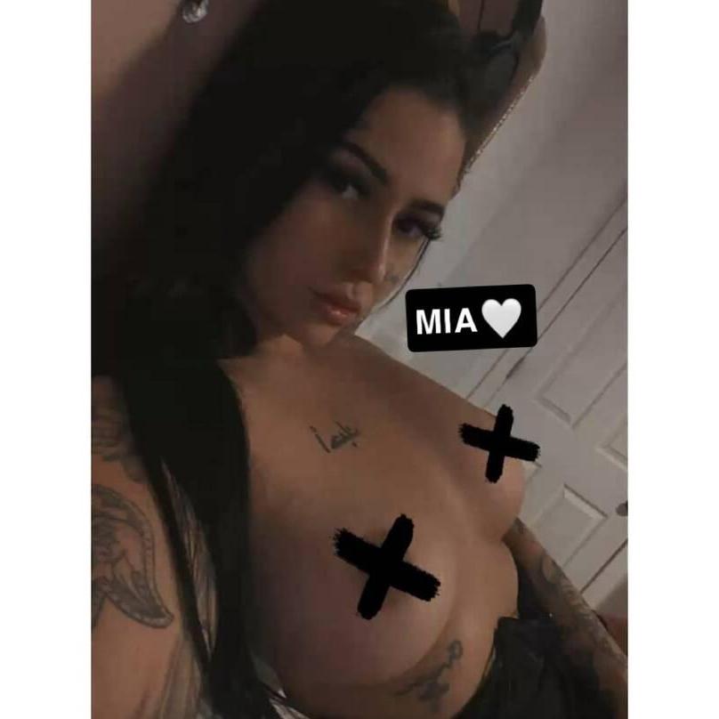 
                        Mia
                     is Female Escorts. | Montreal | Quebec | Canada | EscortsLiaison