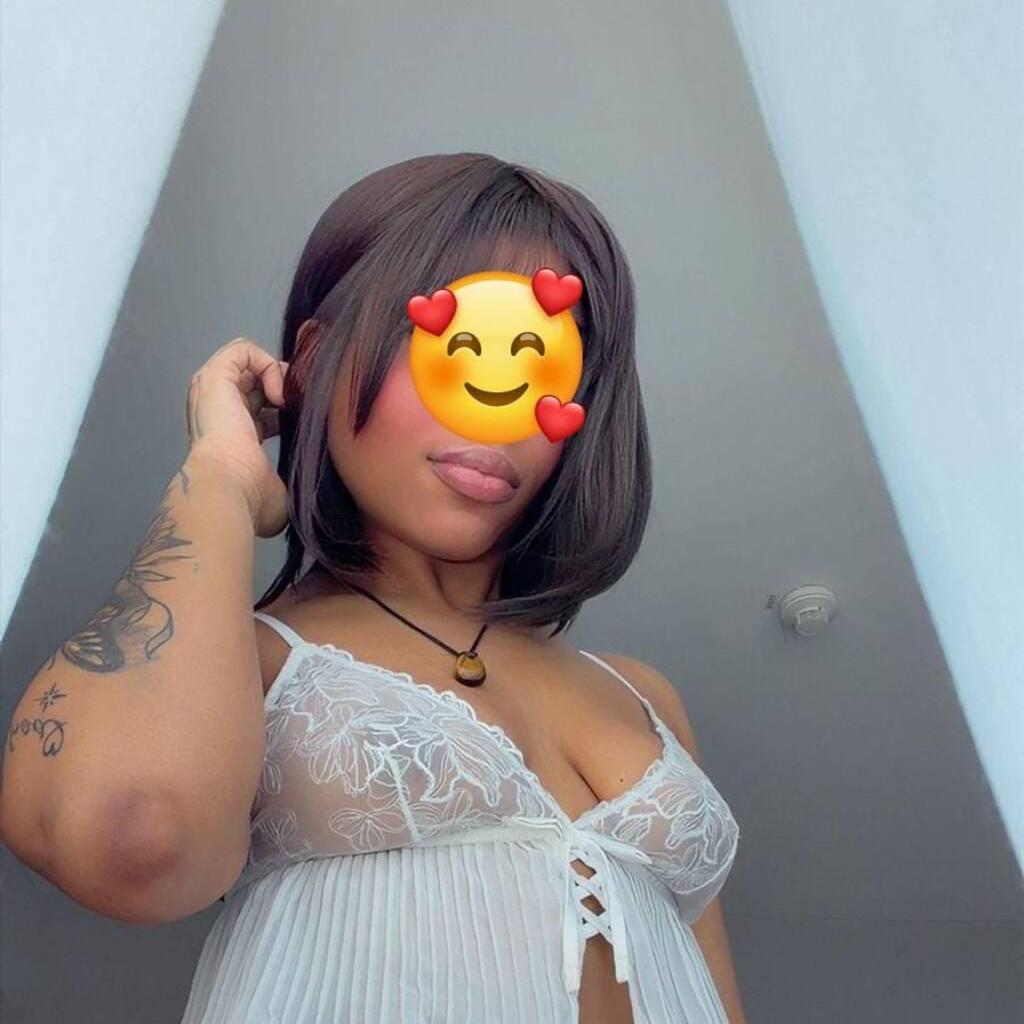 
                        Camila
                     is Female Escorts. | London | Ontario | Canada | EscortsLiaison