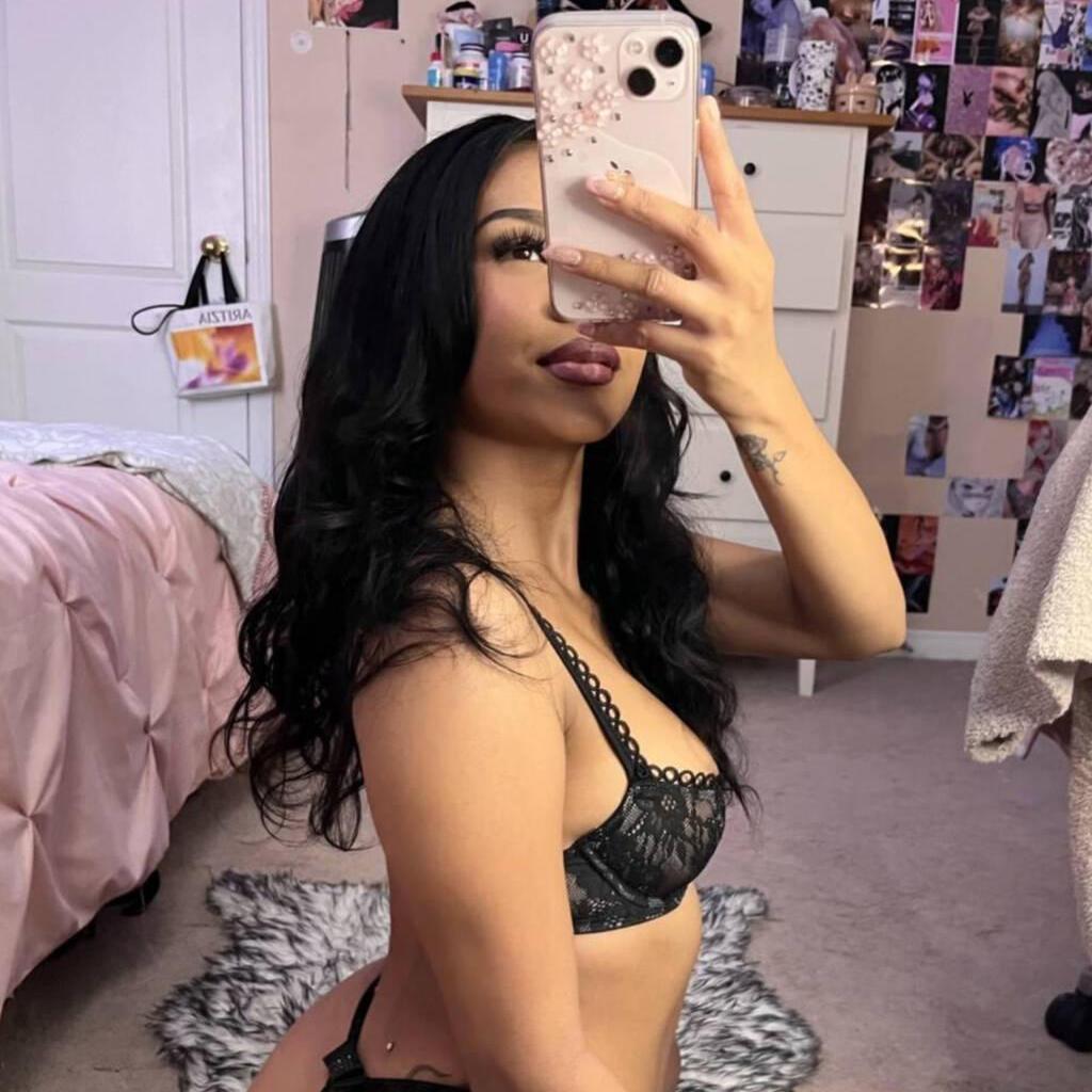 
                        Linda
                     is Female Escorts. | Hamilton | Ontario | Canada | EscortsLiaison