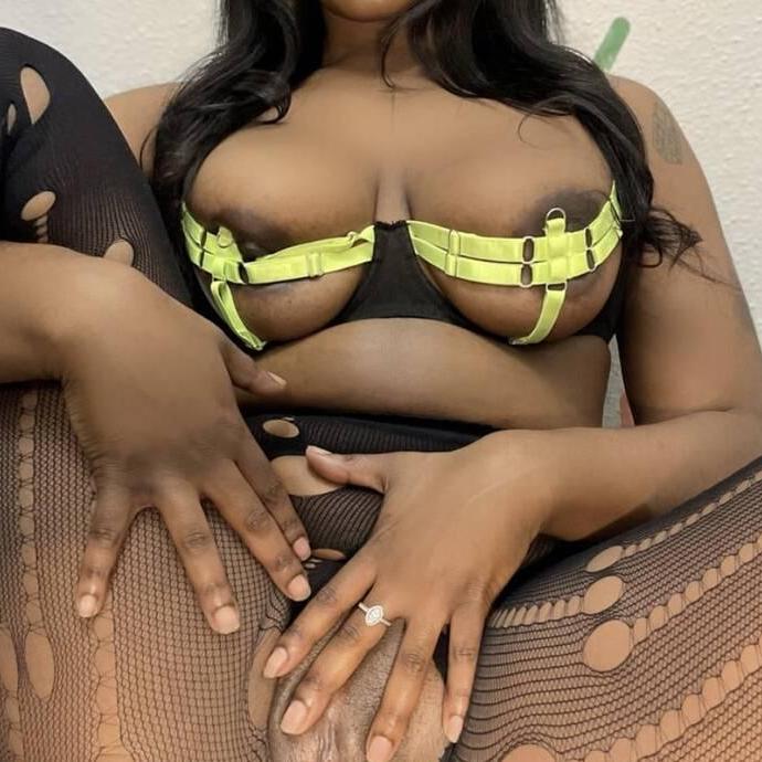 
                        Lola
                     is Female Escorts. | Calgary | Alberta | Canada | EscortsLiaison
