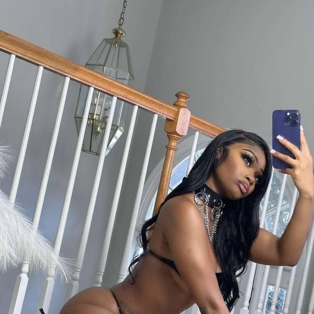 
                        Layla
                     is Female Escorts. | Guelph | Ontario | Canada | EscortsLiaison