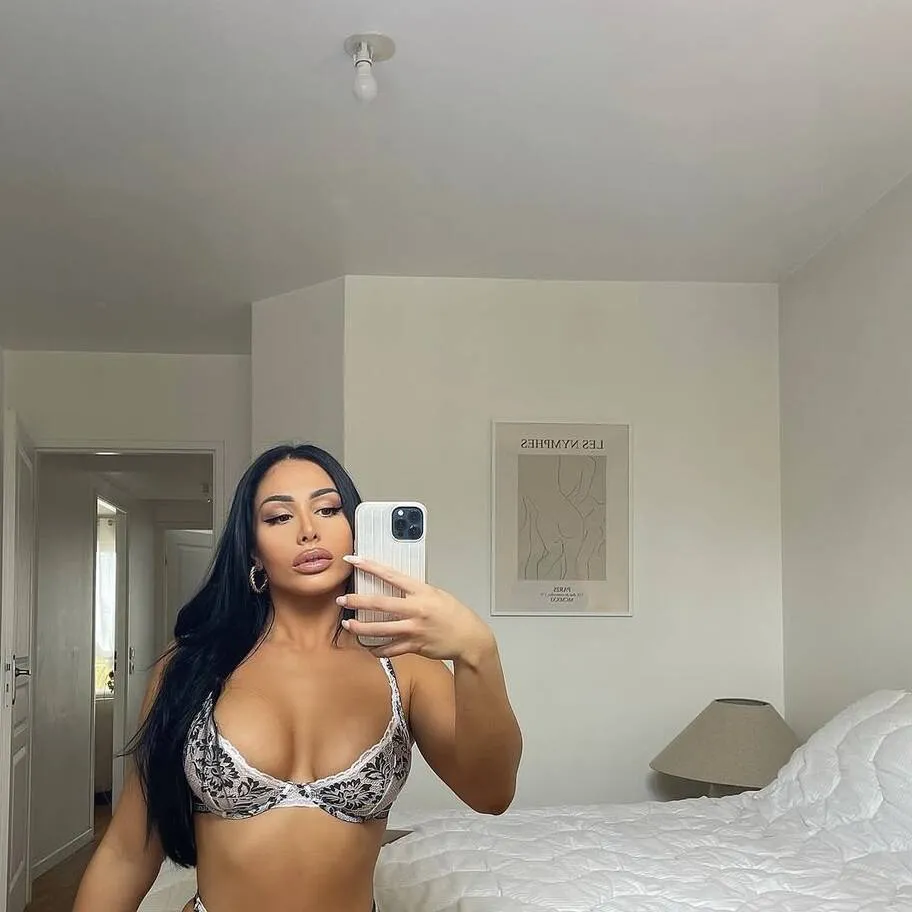 
                        mia
                     is Female Escorts. | Quebec City | Quebec | Canada | EscortsLiaison