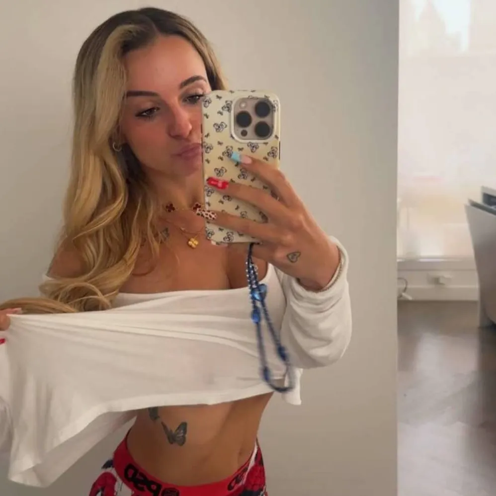 
                        Valerie
                     is Female Escorts. | Sunshine Coast | British Columbia | Canada | EscortsLiaison