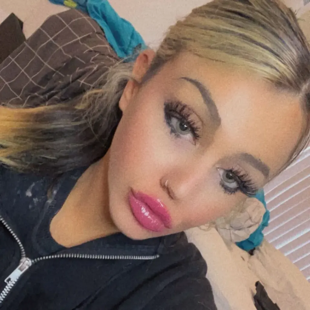 
                        Lily
                     is Female Escorts. | Hamilton | Ontario | Canada | EscortsLiaison